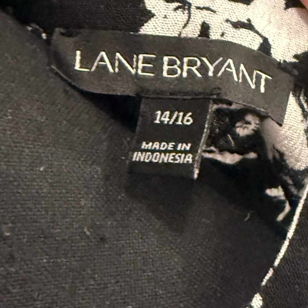 Lane Bryant Monochrome Floral Top - Picture 4 of 4